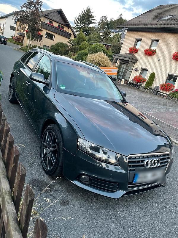 Grau Gebraucht 2009 Audi A4 Kombi | 7.500 € (Teuer) - Bild 1/4