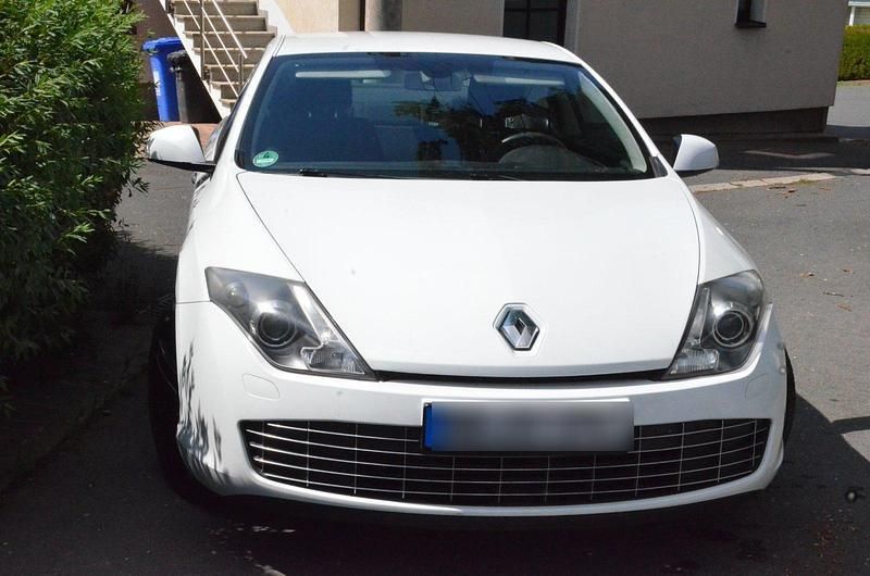 Weiß Gebraucht 2009 Renault Laguna Coupé Coupé | 4.500 € (Fairer Preis) - Bild 1/4