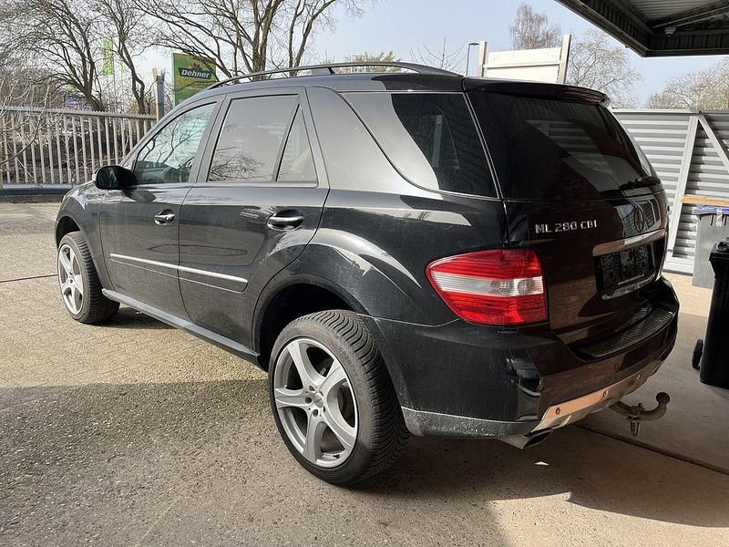 Gebraucht Mercedes ML280 190 PS (139 kW) 2007 Schwarz SUV