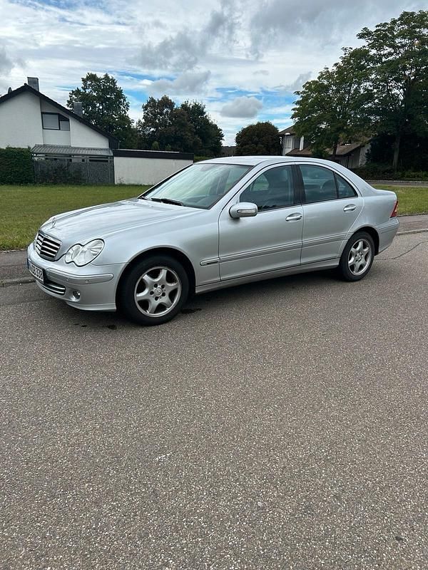 Silber Gebraucht 2006 Mercedes C200 Avantgarde Limousine | 3.400 € (Fairer Preis) - Bild 1/4
