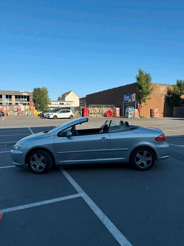 Grau Gebraucht 2004 Peugeot 307 CC Cabrio | 2.999 € - Bild 1/4