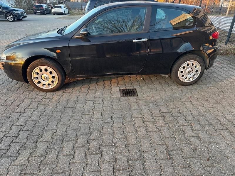 Andere farben Gebraucht 2001 Alfa Romeo 147 Kleinwagen | 1.500 € (Teuer) - Bild 1/4