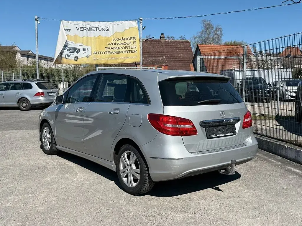 Gebraucht Mercedes B180 109 PS (80 kW) 2013 Silber Kleinwagen