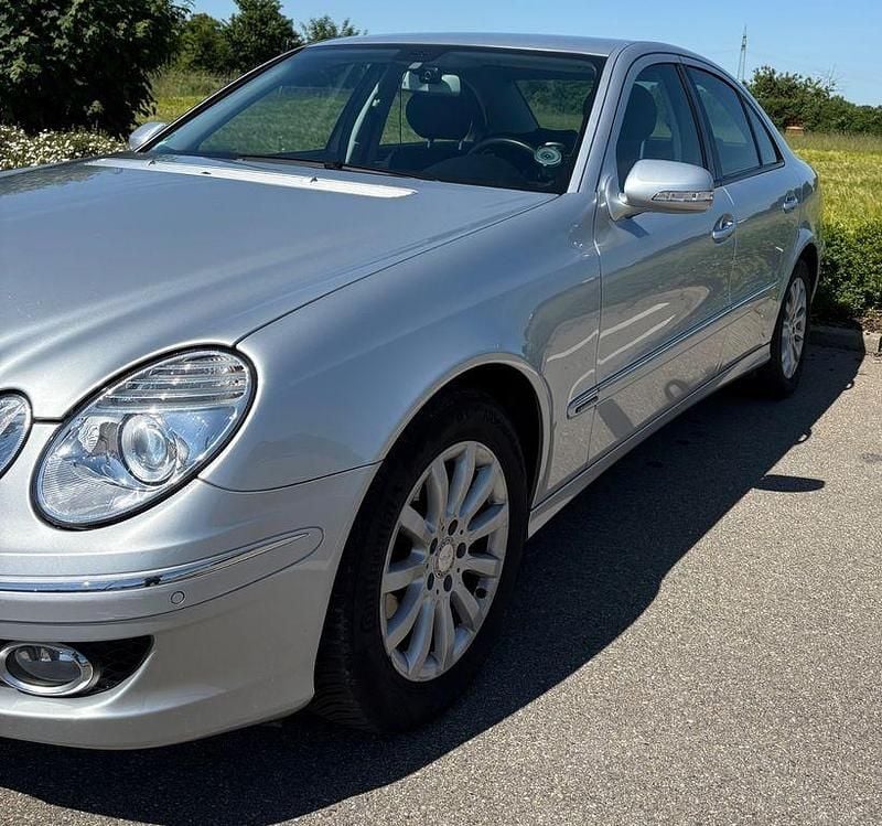 Silber Gebraucht 2008 Mercedes E200 Elegance Limousine | 11.300 € (Teuer) - Bild 1/4
