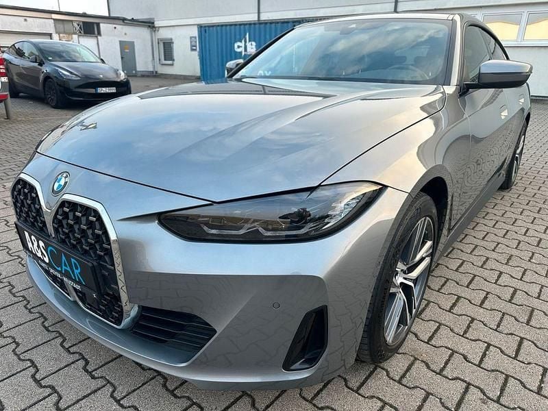 Grau Gebraucht 2022 BMW 420 Sport Line Limousine | 29.900 € (Superpreis) - Bild 1/4