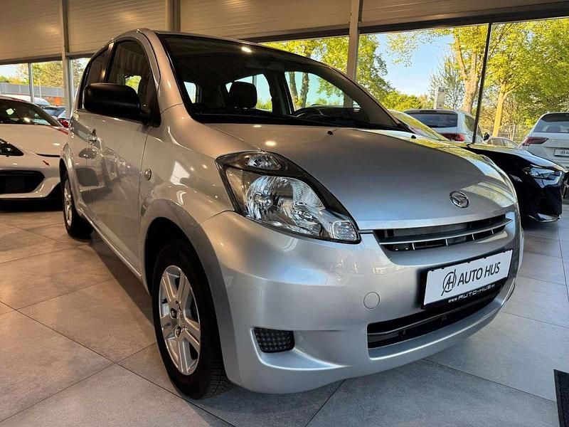 Gebraucht Daihatsu Sirion 91 PS (66 kW) 2009 Weiß Kleinwagen