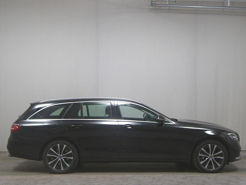 Gebraucht Mercedes E300 Avantgarde 306 PS (225 kW) 2022 Schwarz Kombi