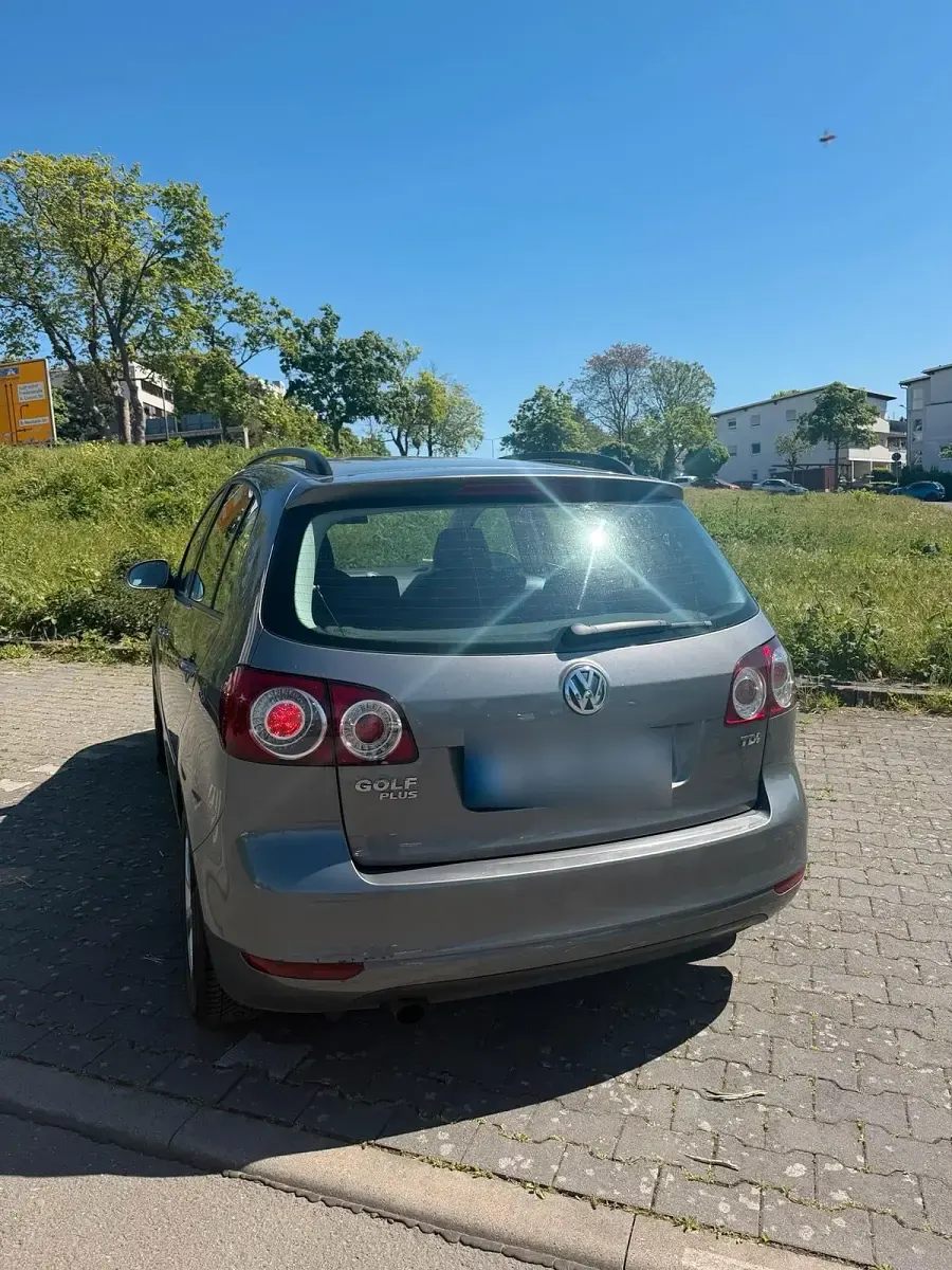 Second-hand VW Golf 105 CP (77 kW) 2010 Gri Monovolum