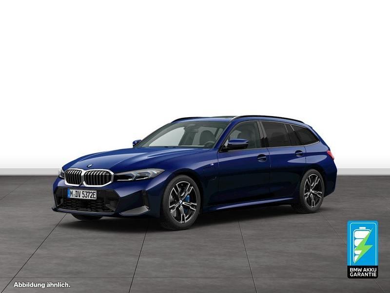 Blau Gebraucht 2025 BMW 330e M Sport Kombi | 52.940 € (Guter Preis) - Bild 1/3