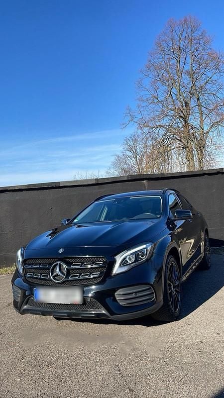 Gebraucht Mercedes GLA180 AMG line 122 PS (89 kW) 2020 Schwarz SUV