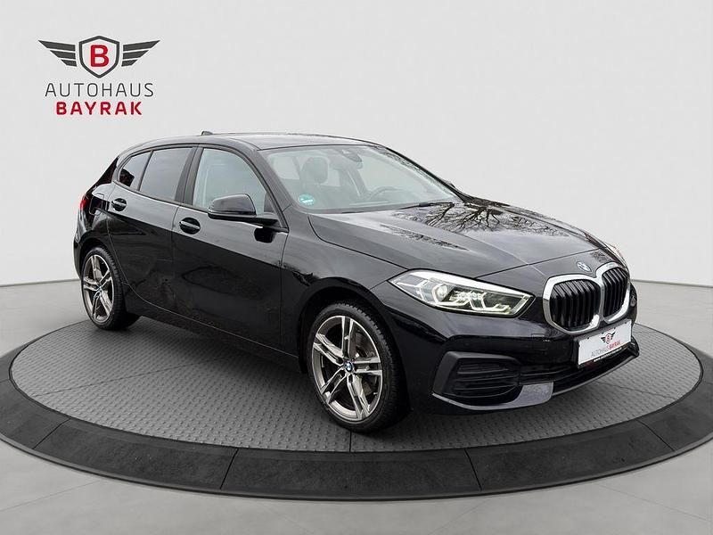 Schwarz Gebraucht 2022 BMW 118 Advantage Kleinwagen | 20.490 € (Fairer Preis) - Bild 1/4