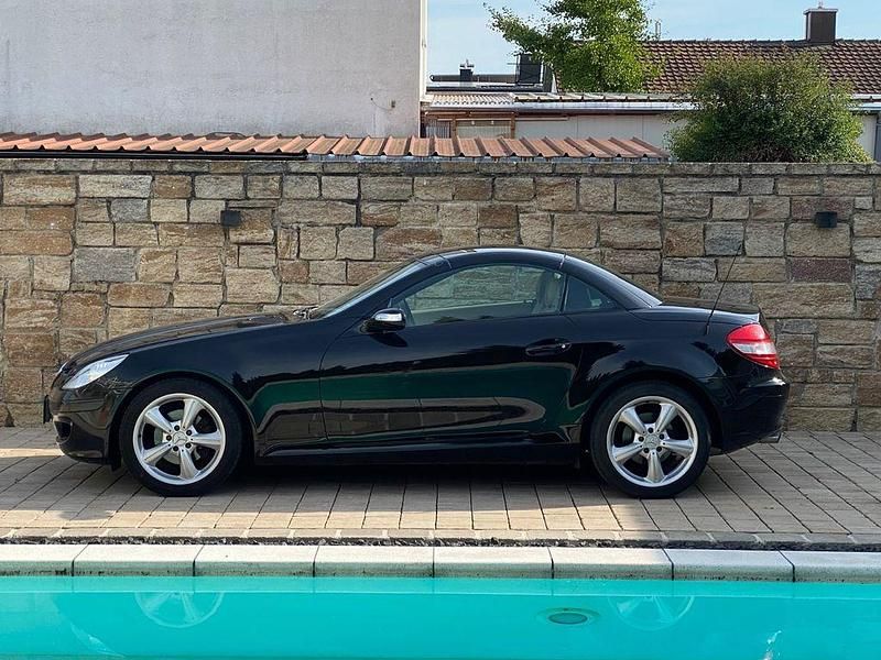 Schwarz Gebraucht 2006 Mercedes SLK200 Cabrio | 10.800 € (Fairer Preis) - Bild 1/4