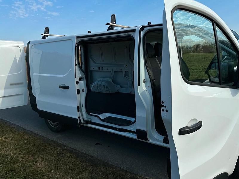 Gebraucht Renault Trafic 109 PS (80 kW) 2016 Weiß Van / Kleinbus