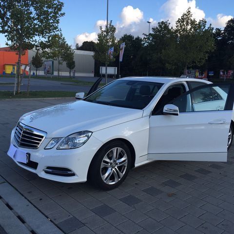 Weiß Gebraucht 2012 Mercedes E250 Limousine | 22.300 € - Bild 1/4