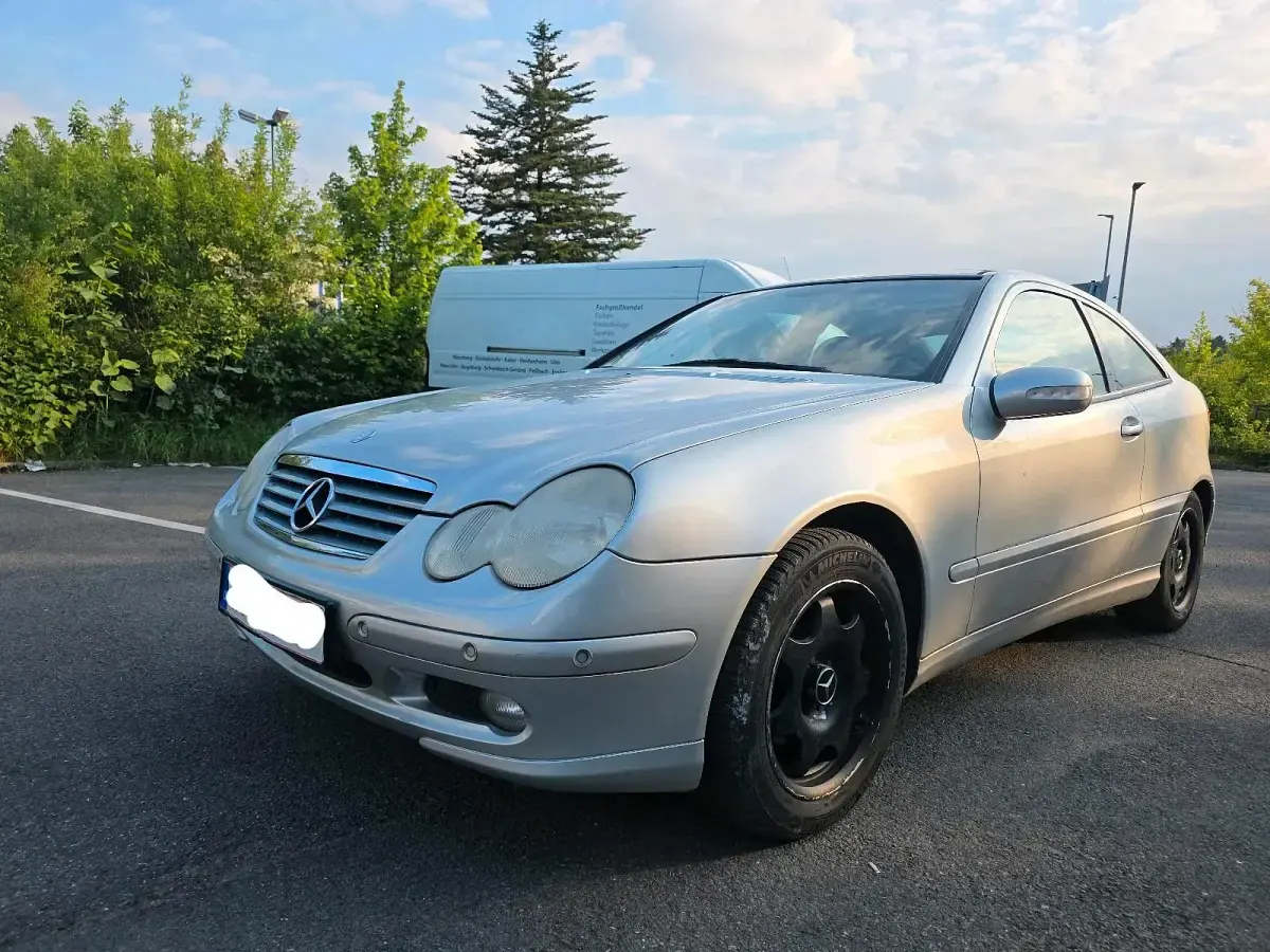 Second-hand Mercedes C200 163 CP (119 kW) 2002 Argintiu Coupe