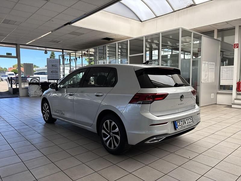 Gebraucht VW Golf VIII Active 110 PS (80 kW) 2023 Silber metallic Limousine