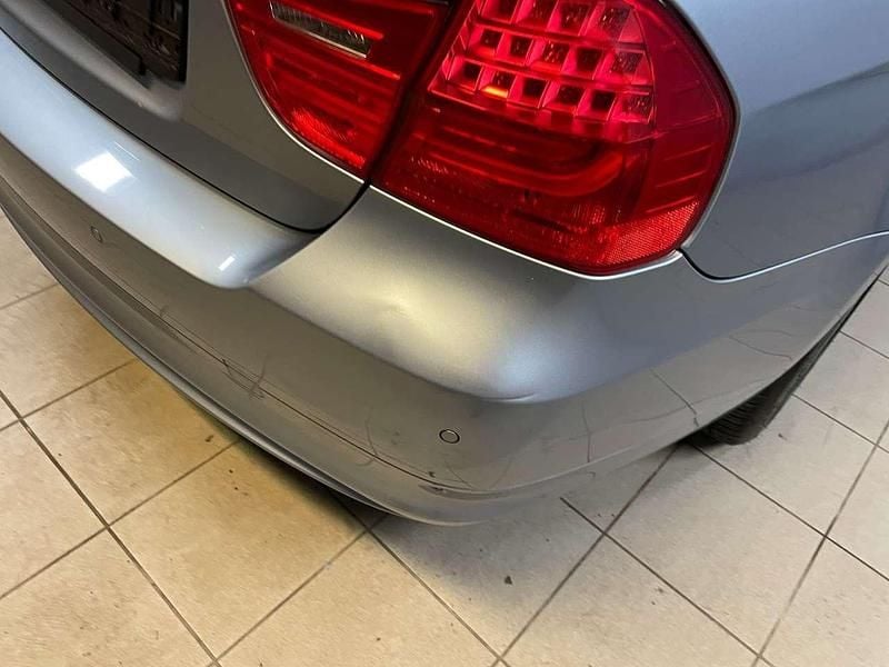 Gebraucht BMW 320 170 PS (125 kW) 2009 Bluewater metallic Limousine