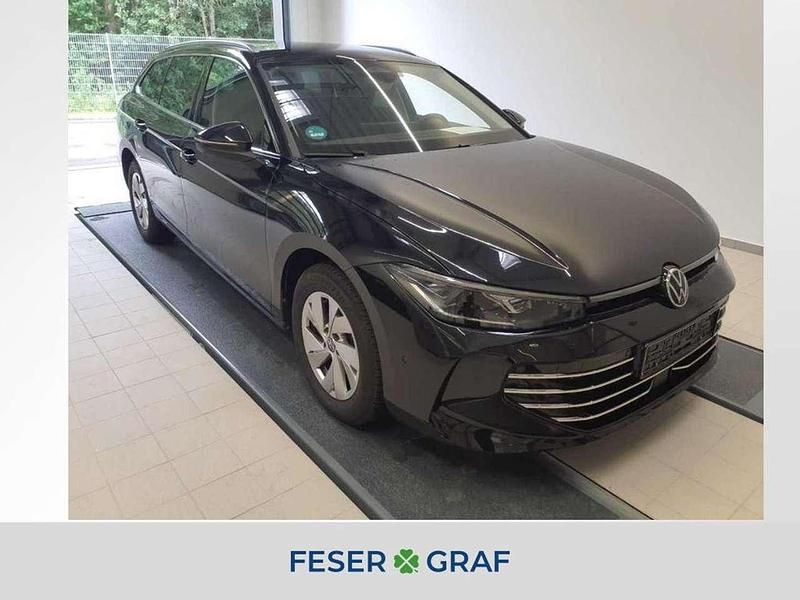 Grenadillschwarz metallic Gebraucht 2024 VW Passat Elegance Kombi | 39.960 € - Bild 1/4