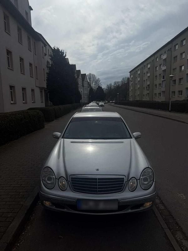 Gebraucht Mercedes E220 150 PS (110 kW) 2003 Limousine