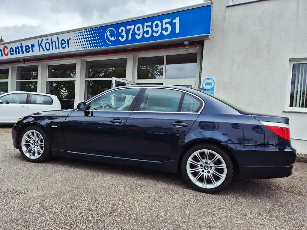 Gebraucht BMW 523 Sport Line 190 PS (139 kW) 2007 Blau Limousine
