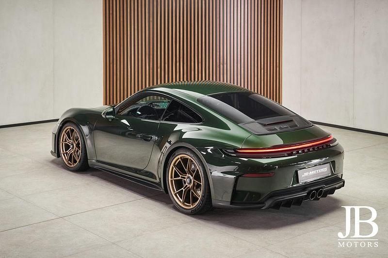 Neu Porsche 992 510 PS (375 kW) 2025 Grün
