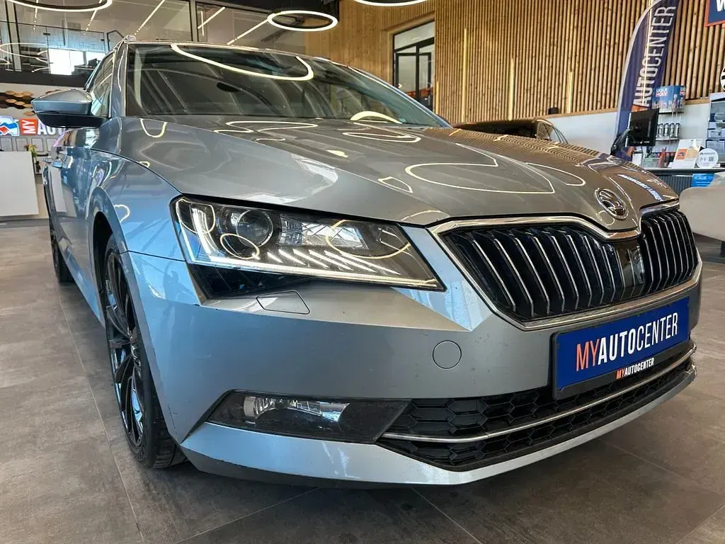 Gebraucht Skoda Superb Style 190 PS (139 kW) 2017 Grau Kombi