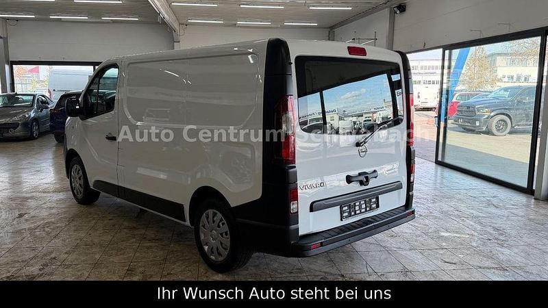 Gebraucht Opel Vivaro 120 PS (88 kW) 2015 Weiß Van / Kleinbus