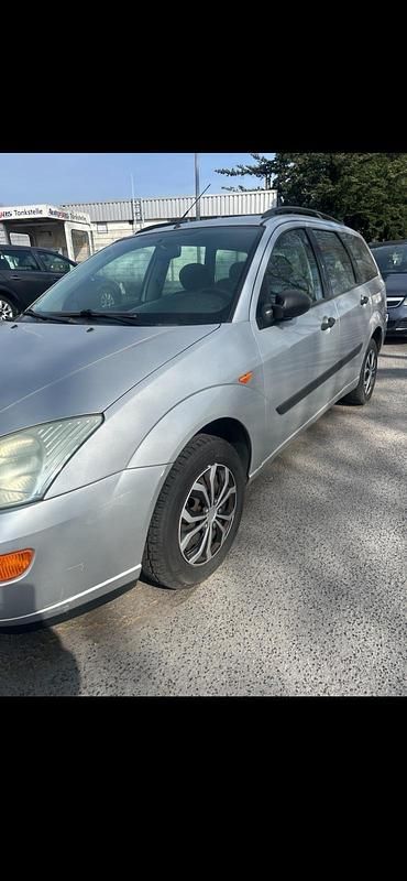 Gebraucht Ford Focus 75 PS (55 kW) 2001 Silber Kombi