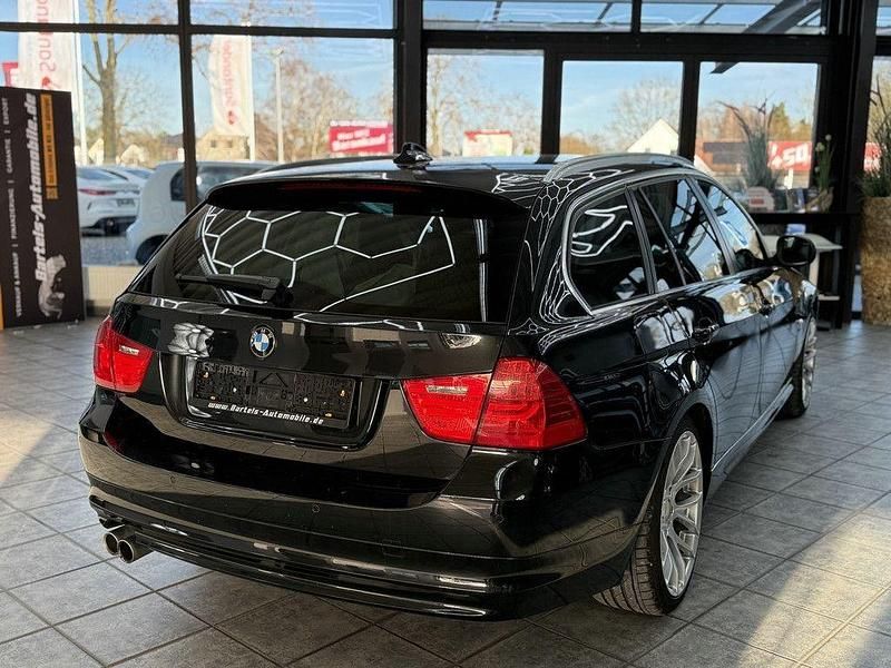 Gebraucht BMW 330 Exclusive 245 PS (180 kW) 2011 Black sapphire metallic Kombi