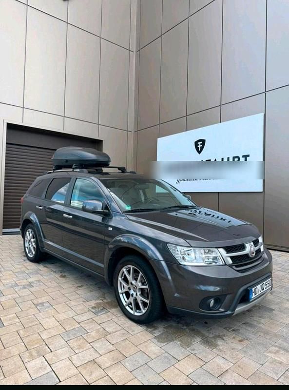 Grau Gebraucht 2015 Fiat Freemont SUV | 7.500 € (Guter Preis) - Bild 1/4