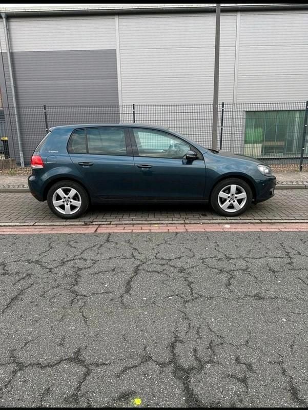 Gebraucht VW Golf VI 85 PS (62 kW) 2010 Blau Kleinwagen