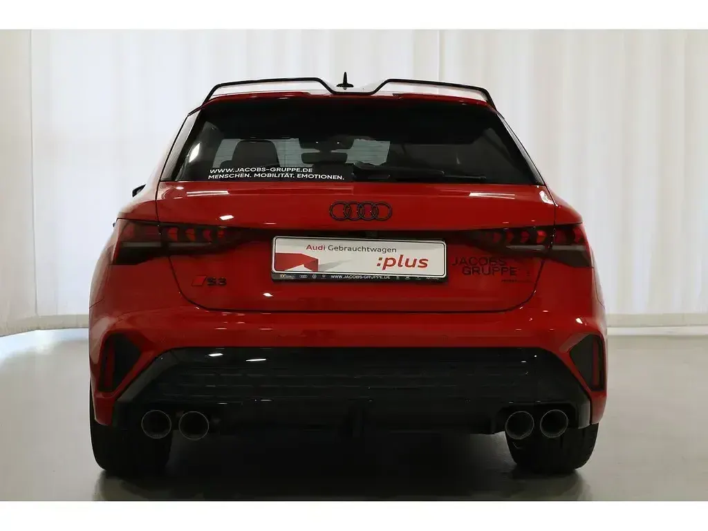 Gebraucht Audi S3 Ambiente 245 PS (180 kW) 2026 Rot Limousine