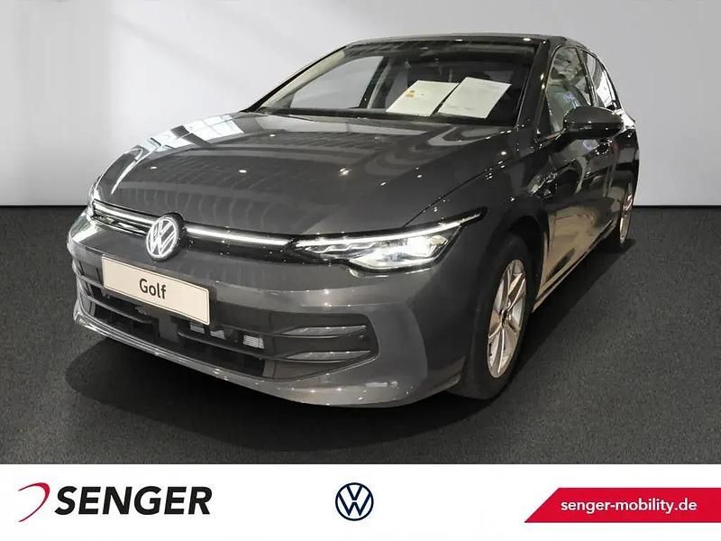 Grau Gebraucht 2025 VW Golf VIII Life | 34.555 € - Bild 1/1