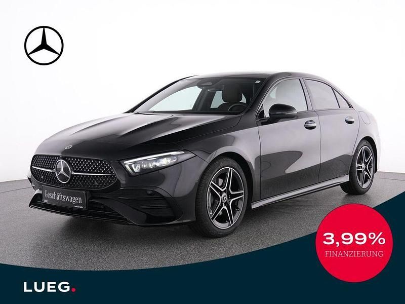 Metalliclack kosmosschwarz Gebraucht 2025 Mercedes A200 AMG Limousine | 34.345 € (Fairer Preis) - Bild 1/4