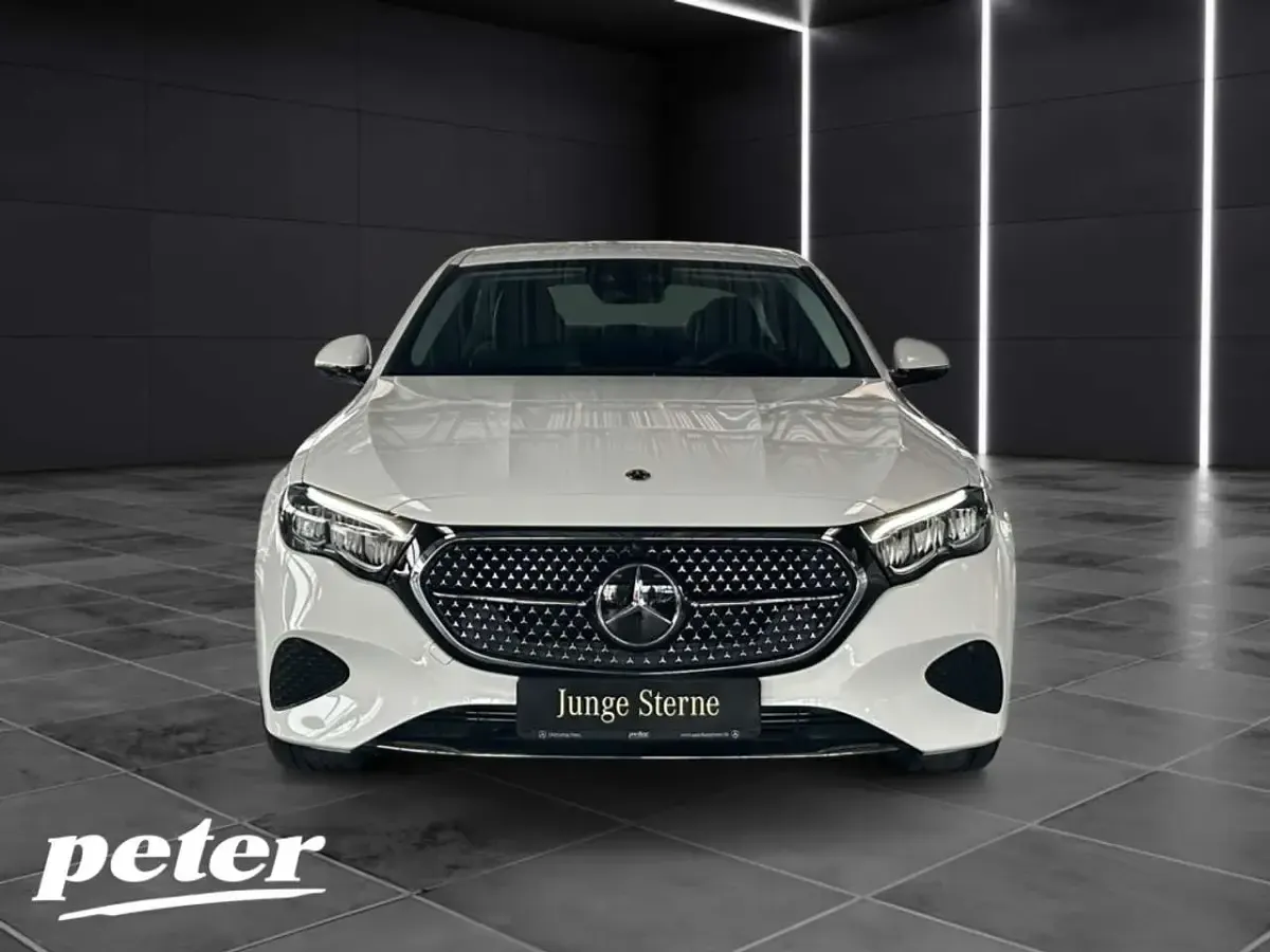 Gebraucht Mercedes E300 Avantgarde 313 PS (230 kW) 2025 Weiß Limousine