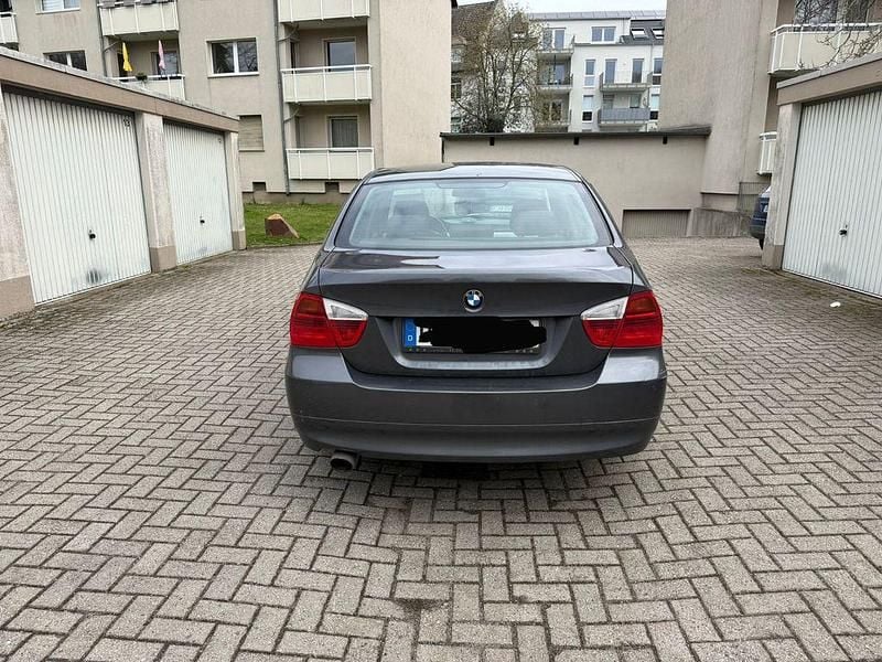 Gebraucht BMW 318 129 PS (94 kW) 2006 Grau Limousine