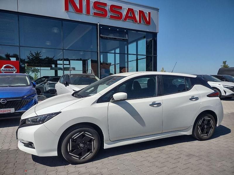 Gebraucht Nissan Leaf Acenta 110 kW (150 PS) 2022 326 white Kleinwagen