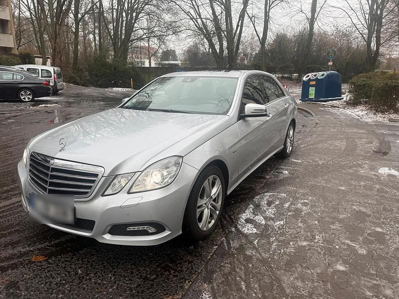 Second-hand Mercedes E200 184 CP (135 kW) 2010 Argintiu Berlinǎ