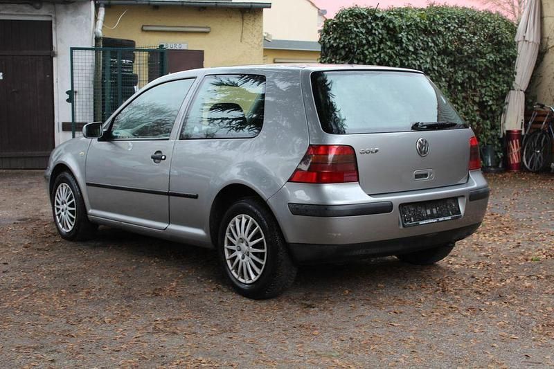 Gebraucht VW Golf IV 75 PS (55 kW) 2002 Grau Kleinwagen