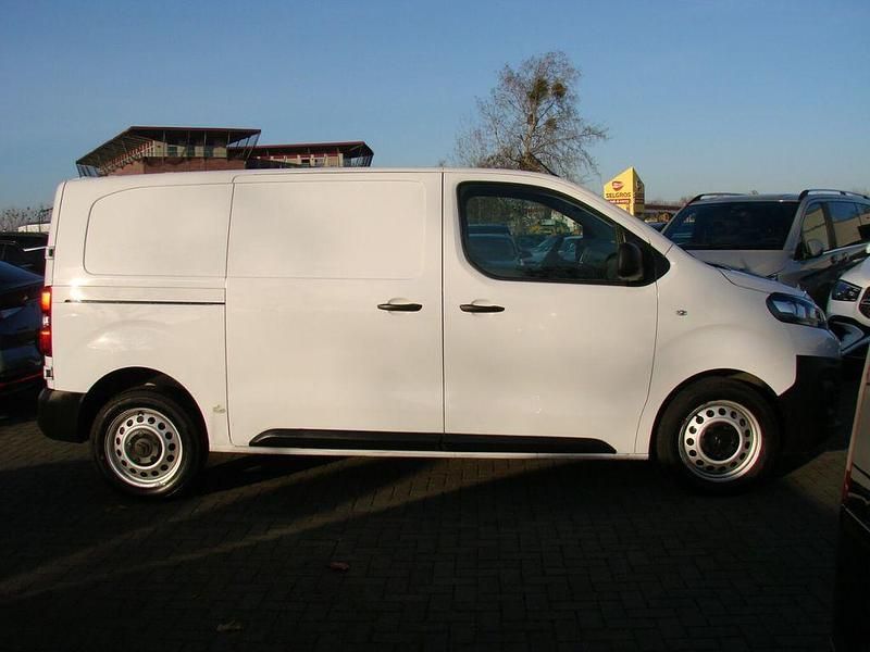 Gebraucht Citroën Jumpy 144 PS (105 kW) 2022 Weiß metallic Van / Kleinbus
