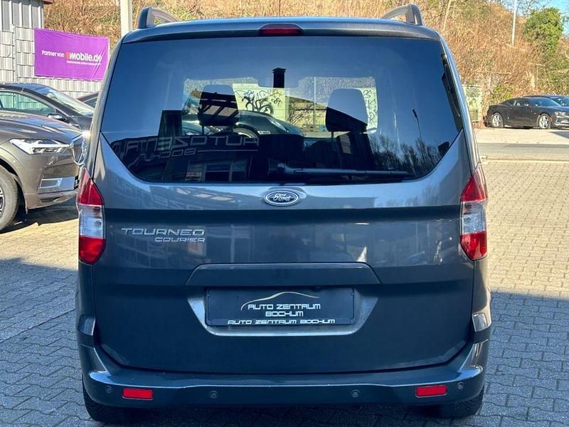 Gebraucht Ford Tourneo Courier Titanium 101 PS (74 kW) 2019 Grau Van / Kleinbus