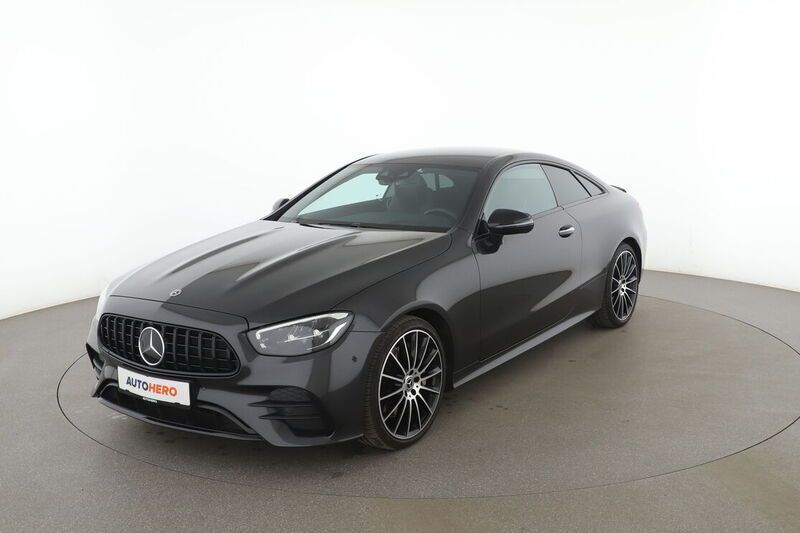 Grau Gebraucht 2022 Mercedes E400 AMG line Coupé | 52.650 € - Bild 1/4