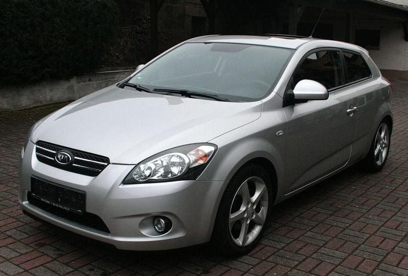 Gebraucht Kia Ceed 126 PS (92 kW) 2008 Silber Kleinwagen