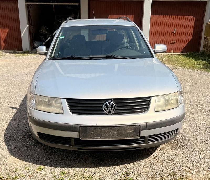 Grau Gebraucht 1998 VW Passat Basis Kombi | 800 € (Guter Preis) - Bild 1/4