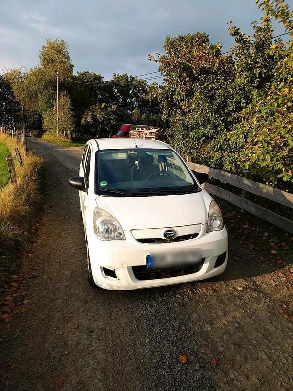 Weiß Gebraucht 2009 Daihatsu Cuore Kleinwagen | 1.350 € (Fairer Preis) - Bild 1/4
