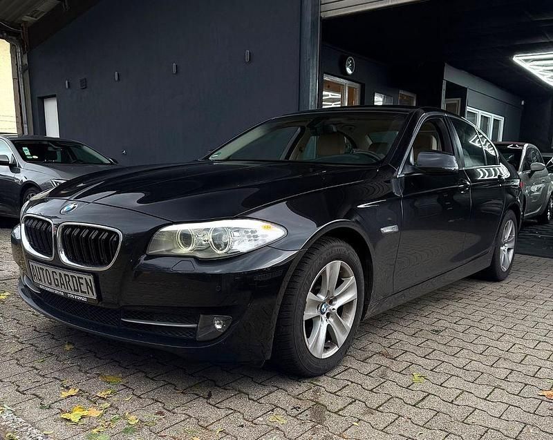 Saphirschwarz Gebraucht 2011 BMW 528 Limousine | 12.990 € (Fairer Preis) - Bild 1/4