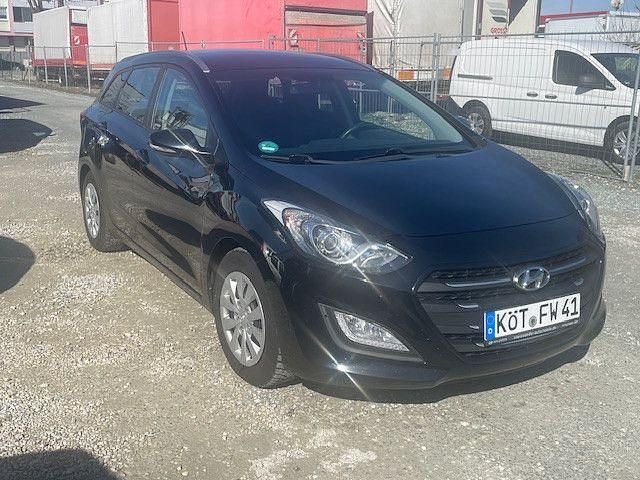 Gebraucht Hyundai i30 Style 110 PS (80 kW) 2017 Schwarz Kombi
