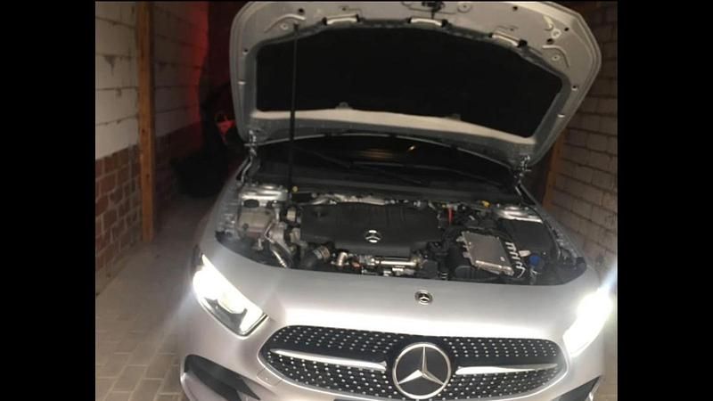 Silber Gebraucht 2021 Mercedes A200 AMG Limousine | 23.000 € (Guter Preis) - Bild 1/4