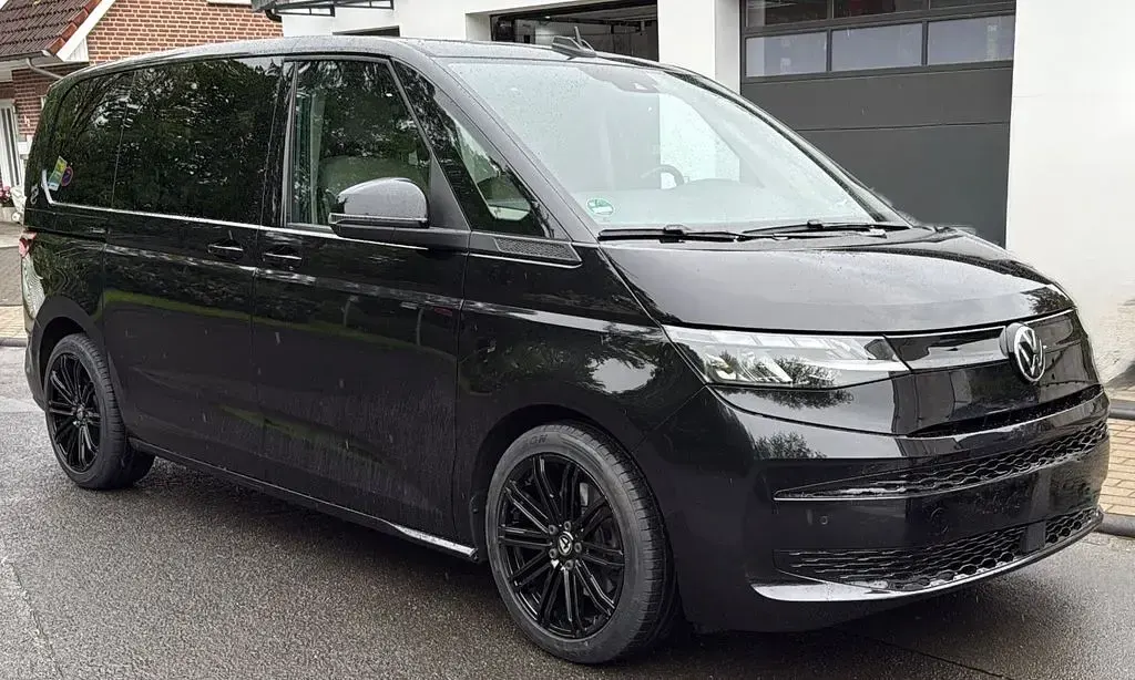 Gebraucht VW Multivan 204 PS (150 kW) 2024 Schwarz Van / Kleinbus