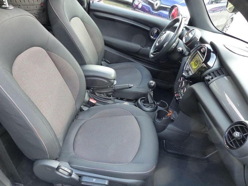 Gebraucht Mini Cooper 136 PS (100 kW) 2015 Schwarz Kleinwagen